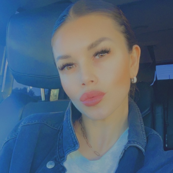 Hi! I'm Marissa. - Picture 2 of 10